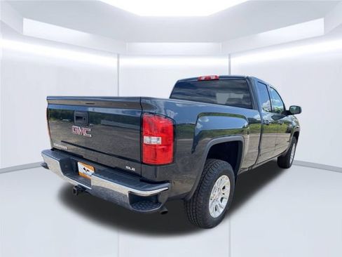 Used 2017 GMC Sierra 1500 SLE w/ SLE Value Package AWD/4WD image 8