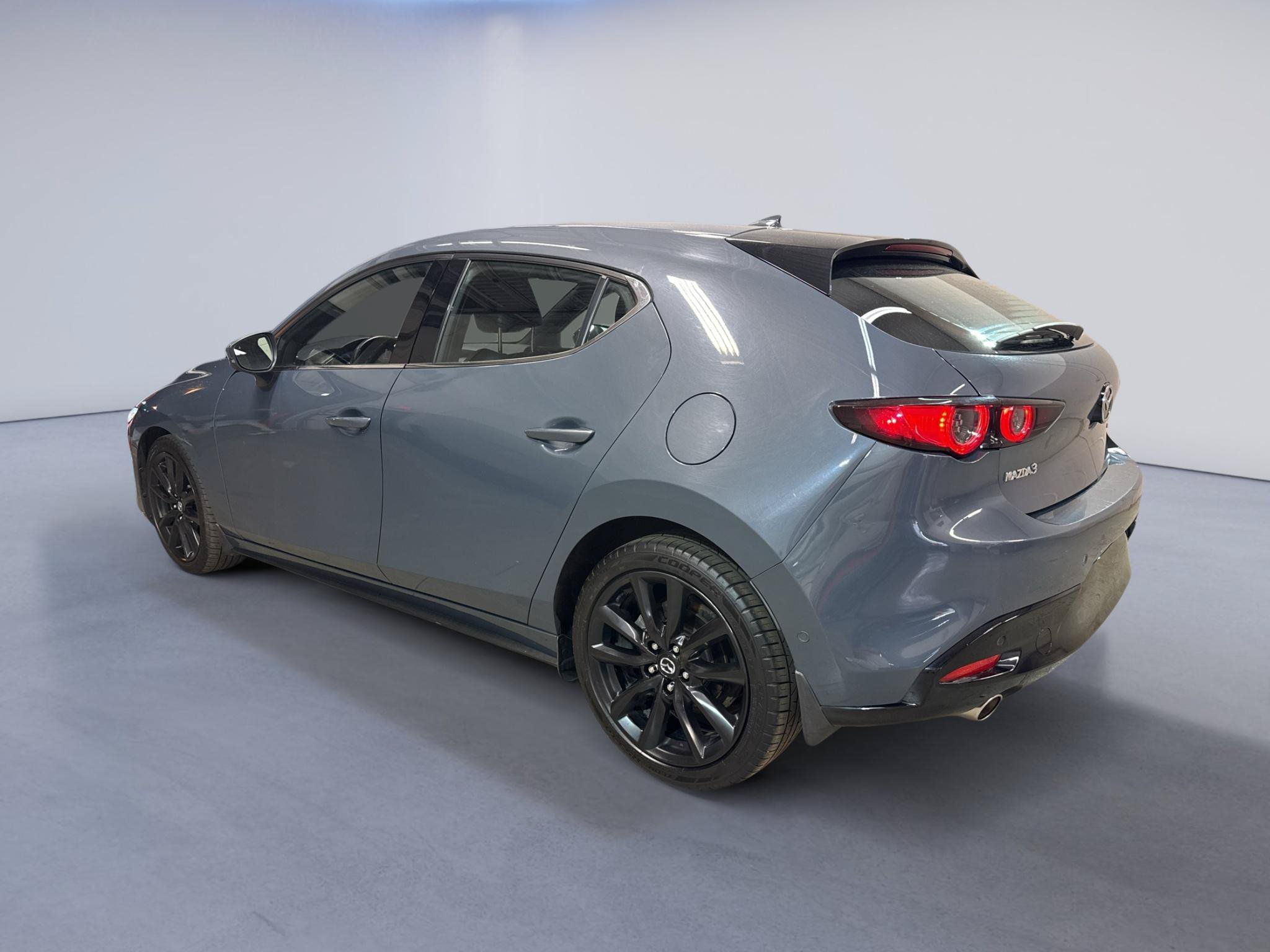 Used 2019 MAZDA MAZDA3 Hatchback w/ Preferred Package FWD image 5