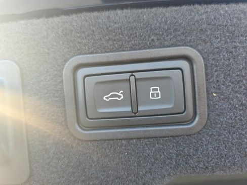 Used 2024 Audi A8 L 3.0T image 7