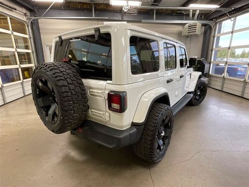 Used 2018 Jeep Wrangler Unlimited Sahara AWD/4WD image 5