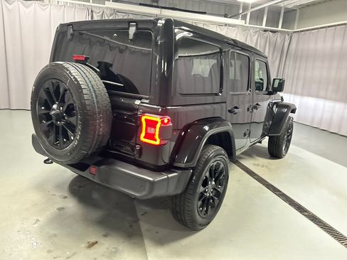 Used 2025 Jeep Wrangler Unlimited Sahara w/ Safety Group AWD/4WD image 7