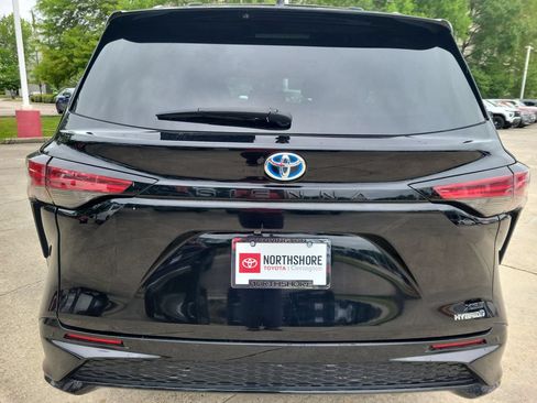 Used 2024 Toyota Sienna XSE w/ XSE Premium Package FWD image 5
