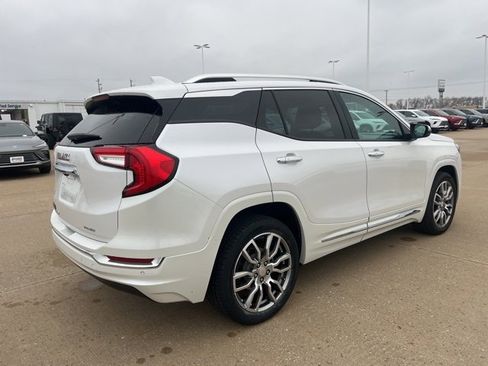 Used 2022 GMC Terrain Denali w/ Denali Premium Package image 3