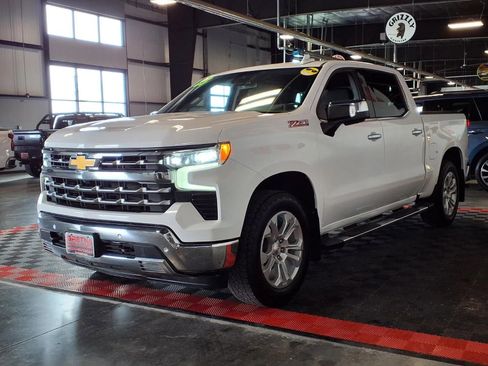 Used 2023 Chevrolet Silverado 1500 LTZ w/ LTZ Convenience Package II AWD/4WD image 3