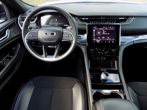 Certified 2023 Jeep Grand Cherokee Altitude image 12