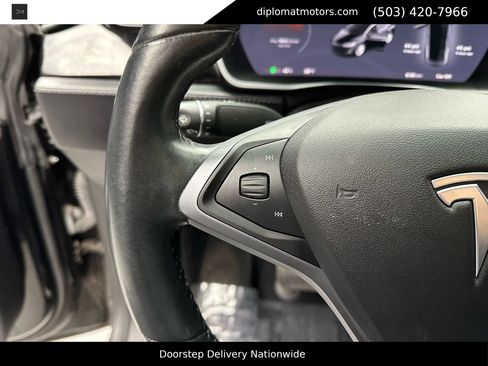 Used 2018 Tesla Model X 75D image 29