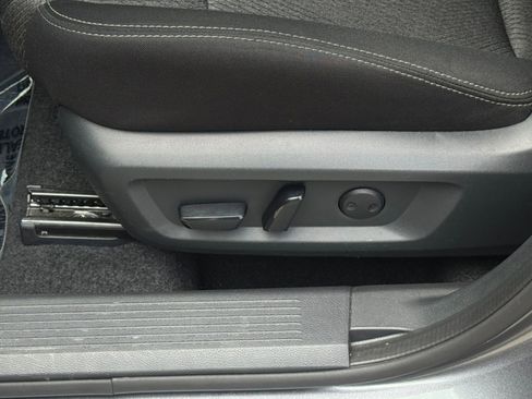 Used 2025 Nissan Rogue SV FWD image 22