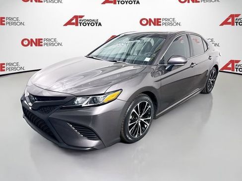 Certified 2020 Toyota Camry SE w/ Convenience Package image 3