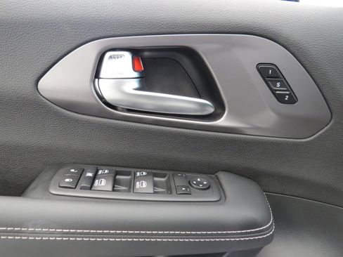 New 2026 Chrysler Pacifica Select w/ S Appearance Package image 19