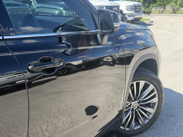 Used 2020 Toyota Highlander Platinum FWD image 10