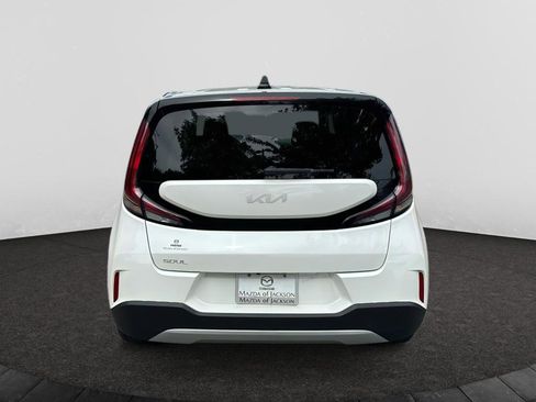 Used 2023 Kia Soul LX w/ LX Technology Package image 4