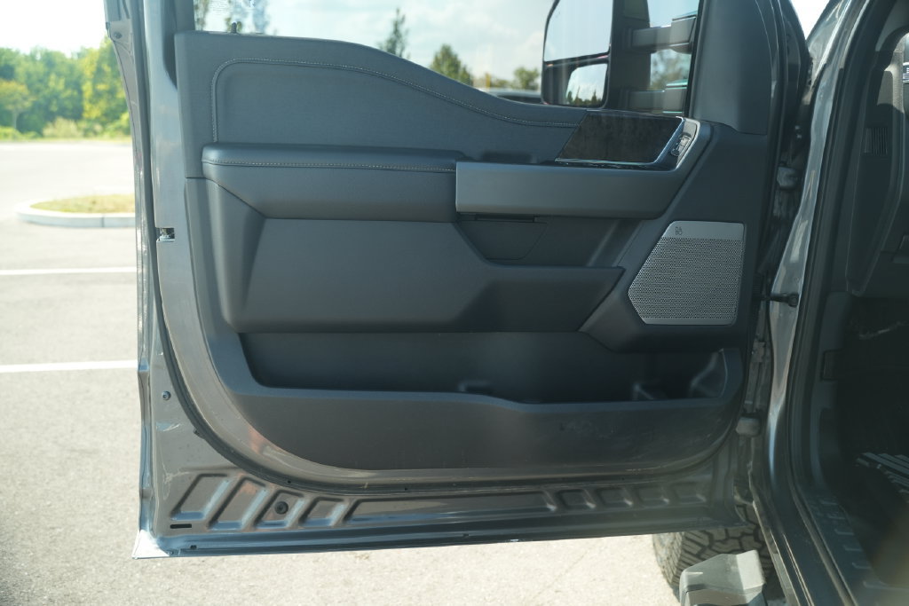 Used 2025 Ford F250 Lariat w/ Black Appearance Package AWD/4WD image 15