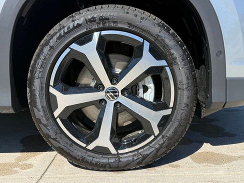 New 2026 Volkswagen Tiguan SE AWD/4WD image 8