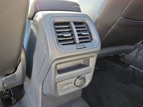 Used 2023 Volkswagen Tiguan SE w/ Panoramic Sunroof Package image 16