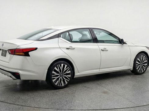 Used 2025 Nissan Altima 2.5 SV image 9