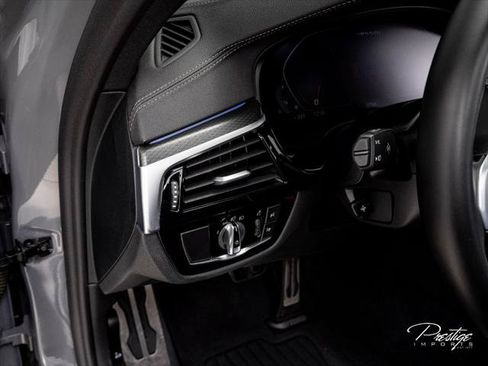 Used 2021 BMW M550i xDrive w/ Premium Package AWD/4WD image 27