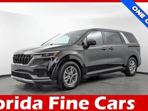 Used 2023 Kia Carnival LX FWD image 1