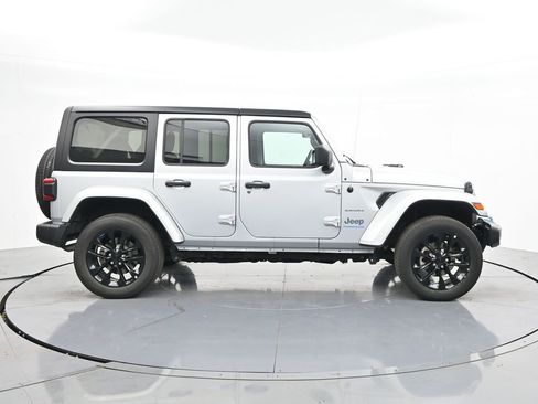 Used 2023 Jeep Wrangler Unlimited Sahara image 4