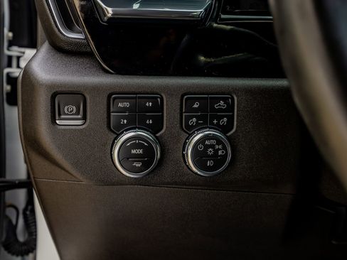 Used 2024 GMC Sierra 3500 SLT w/ SLT Premium Package image 22