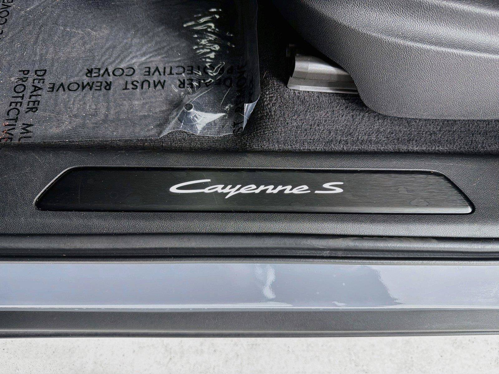 Used 2024 Porsche Cayenne S AWD/4WD image 11