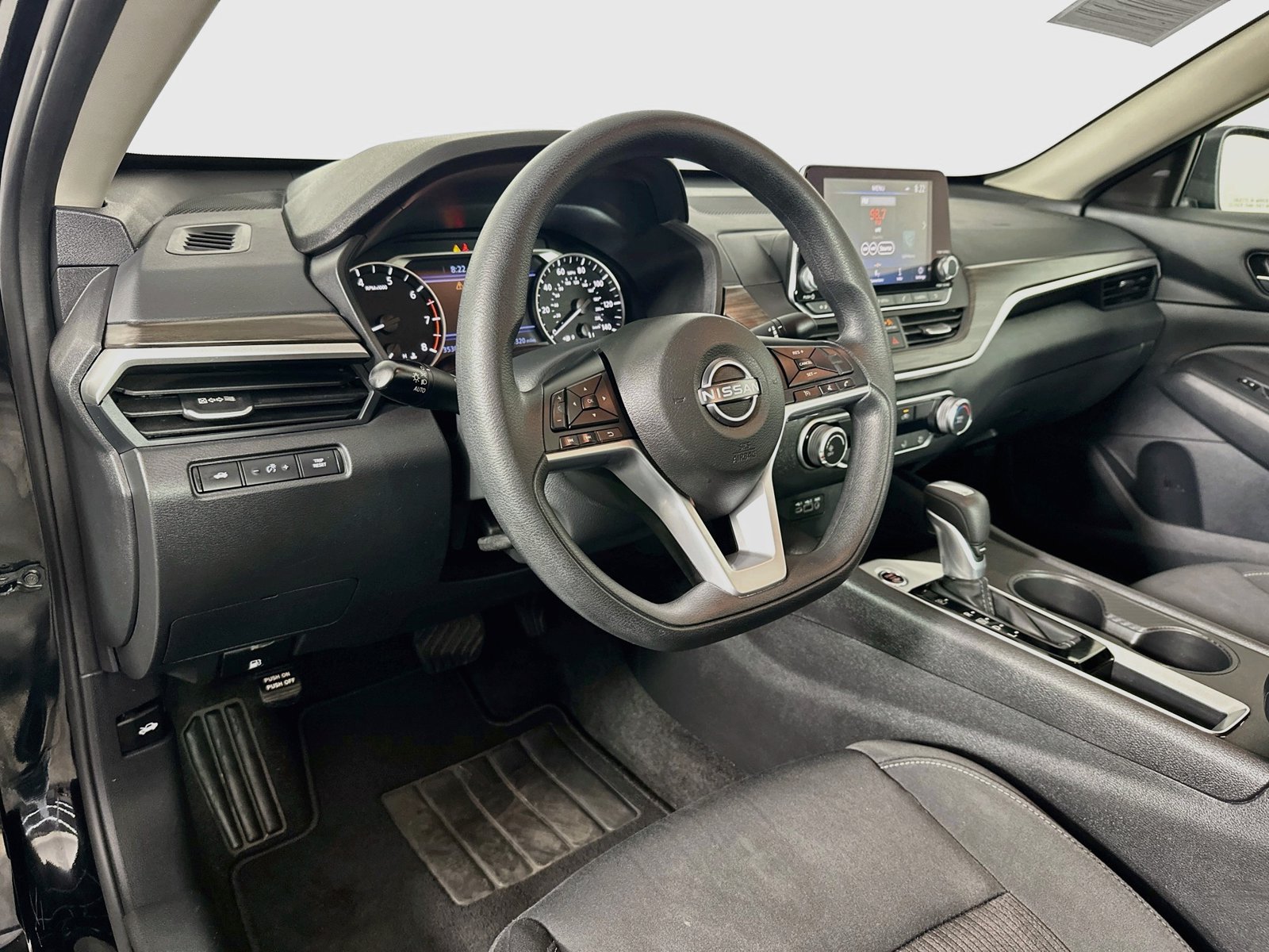 Used 2025 Nissan Altima 2.5 SV FWD image 9