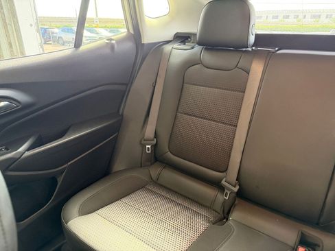 Used 2025 Chevrolet Trax LT image 37