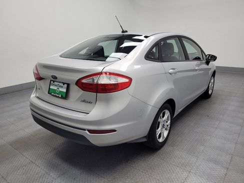 Used 2015 Ford Fiesta SE image 9