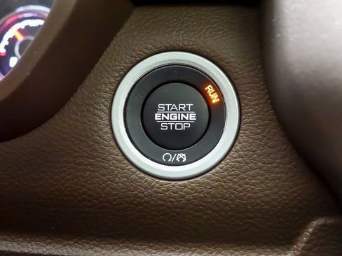 Used 2019 RAM 1500 Laramie image 17