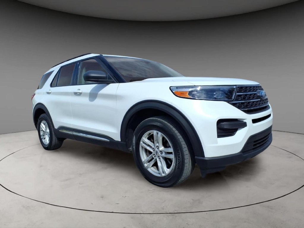 Used 2023 Ford Explorer XLT AWD/4WD image 4
