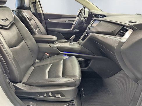 Used 2018 Cadillac XT5 Luxury w/ Driver Awareness Package AWD/4WD image 26