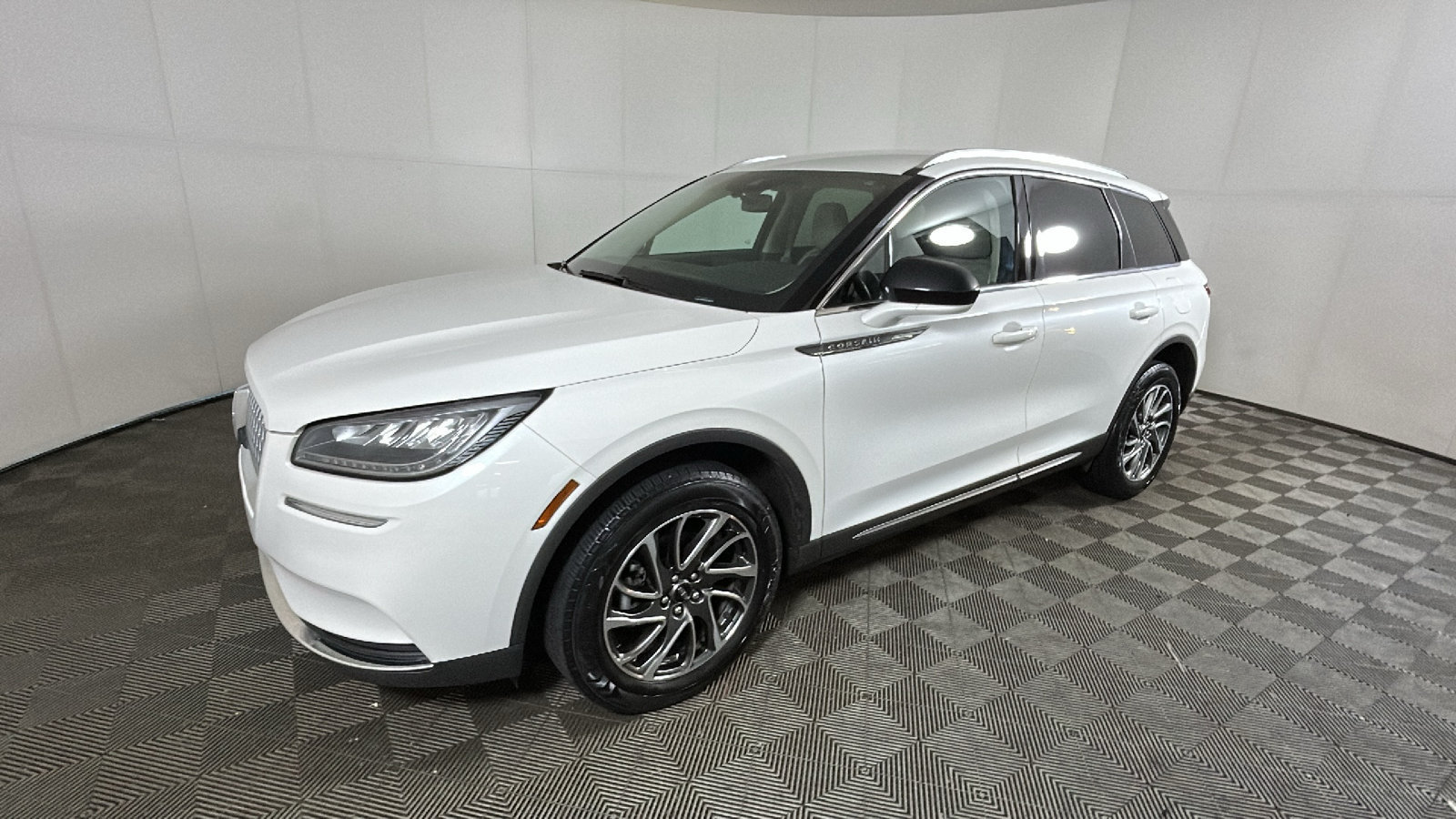 Used 2021 Lincoln Corsair AWD w/ Equipment Group 101A image 8