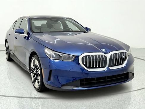 Used 2025 BMW i5 eDrive40i RWD image 2