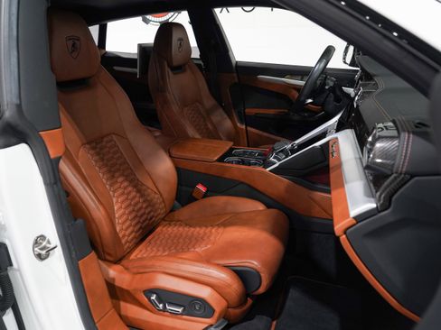 Used 2021 Lamborghini Urus AWD/4WD image 17