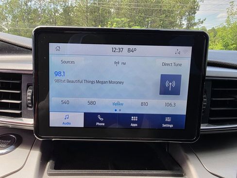 Used 2022 Ford Explorer XLT w/ Equipment Group 202A AWD/4WD image 17