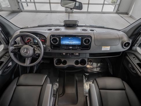 New 2025 Mercedes-Benz Sprinter 2500 image 8
