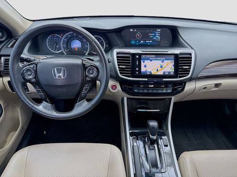 Used 2017 Honda Accord Touring image 15