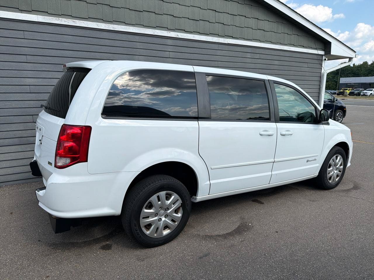Used 2017 Dodge Grand Caravan SE w/ Power Window Group FWD image 13