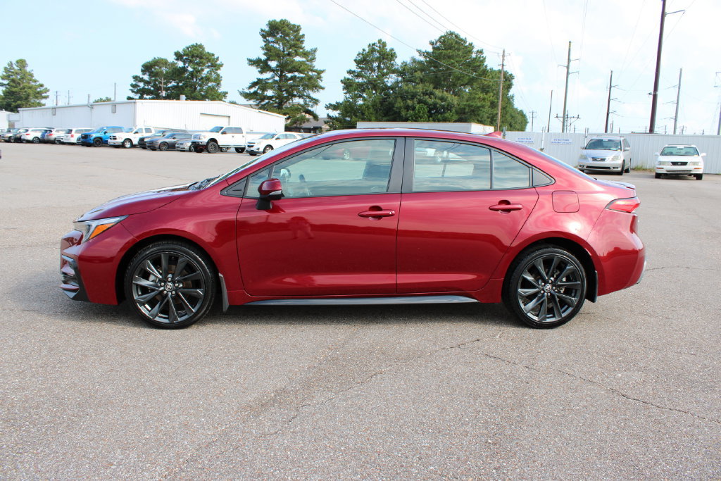 Used 2025 Toyota Corolla SE FWD image 3
