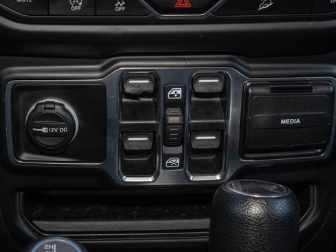 Used 2020 Jeep Wrangler Unlimited Sahara AWD/4WD image 22