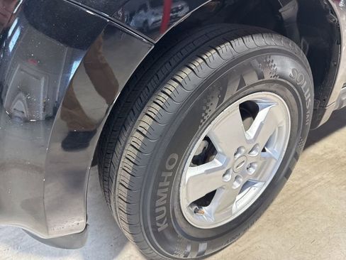 Used 2012 Ford Escape XLT image 3