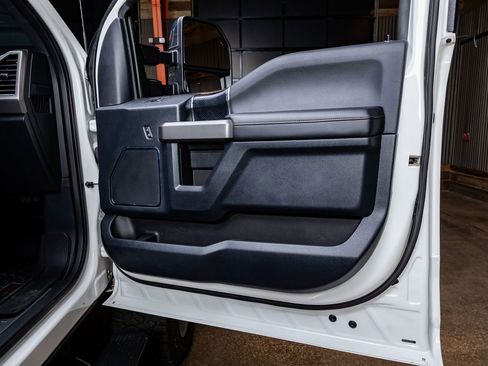 Used 2022 Ford F250 Platinum w/ Tremor Off-Road Package image 36