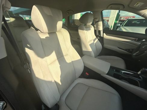 Used 2018 Honda Accord LX image 13