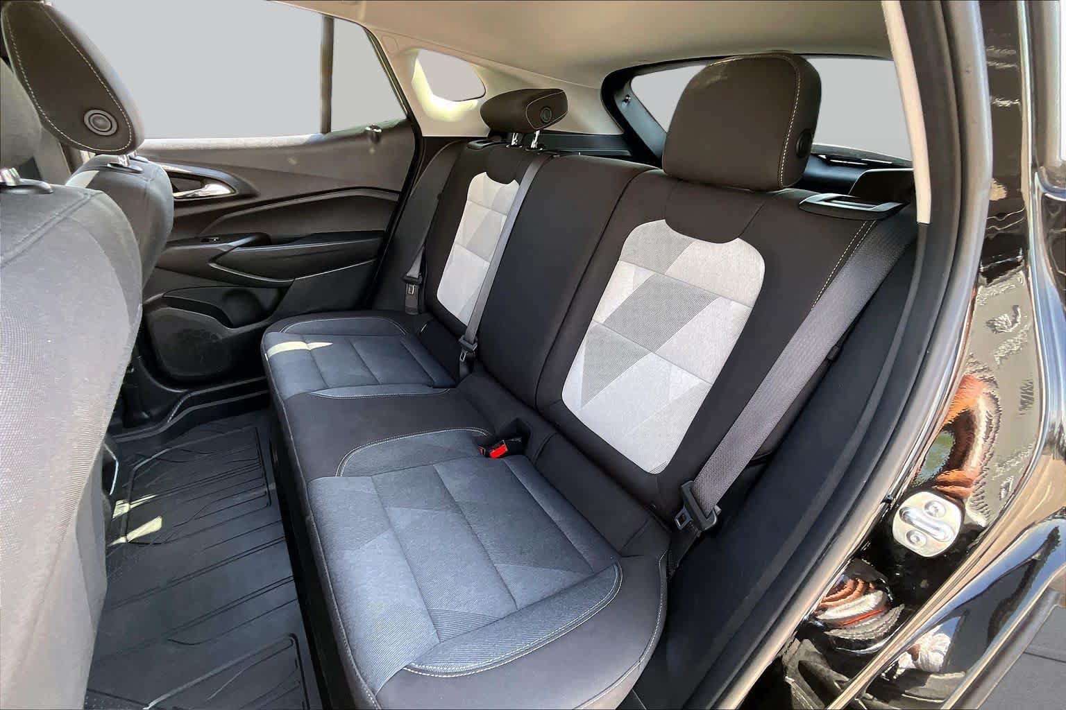 Used 2025 Chevrolet Trax LS w/ LS Convenience Package FWD image 19