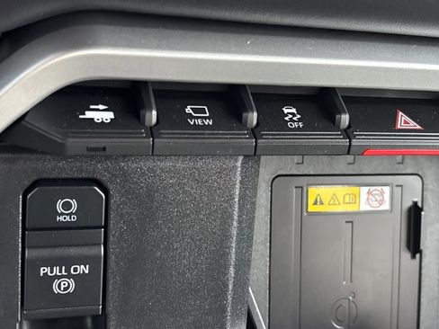 Used 2024 Toyota Tundra Platinum AWD/4WD image 37