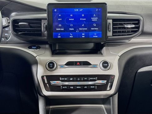 Used 2024 Ford Explorer XLT image 14