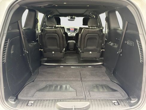 Used 2019 Chrysler Pacifica Limited w/ Advanced Safetytec Group FWD image 17