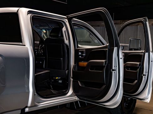 Used 2017 Chevrolet Silverado 2500 LTZ image 28