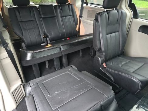 Used 2012 Chrysler Town & Country Touring-L w/ Entertainment Group #2 FWD image 35