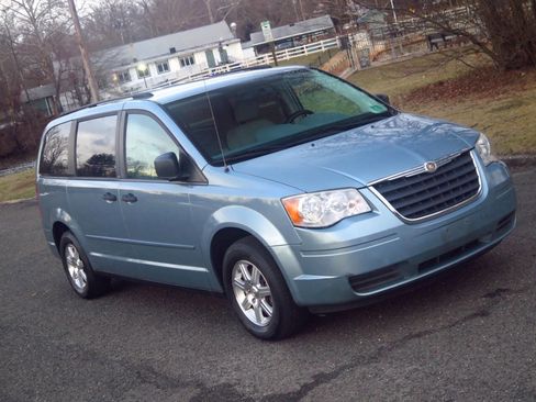 Used 2008 Chrysler Town & Country LX image 26