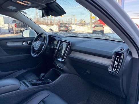 Used 2023 Volvo XC40 B5 Core w/ Protection Package Premier image 32